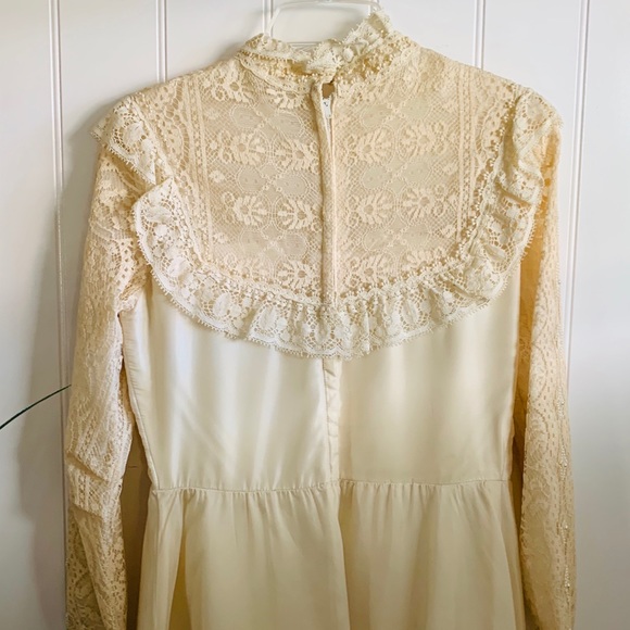 Vintage Lace Wedding Dress /Boho Chic Bridal Gown - Picture 3 of 8